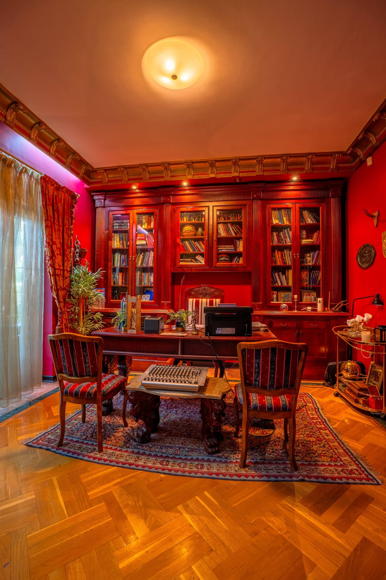 Klasičan apartman sa bibliotekom